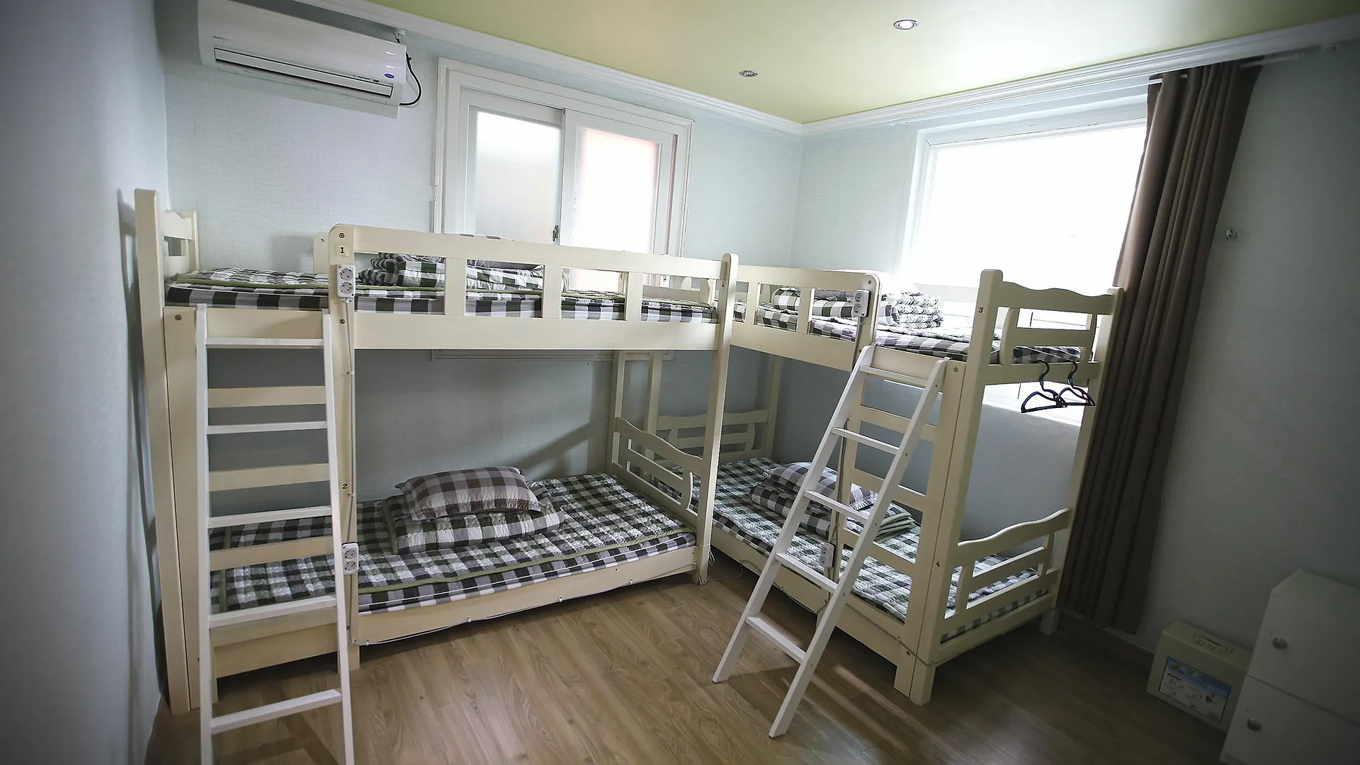 Bluefish Guesthouse Пусан 2*,  Южная Корея